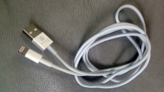 Last-Minute Apple Leaks: Lightning Connectors, Earpod Headphones and 2 GB iPod Shuffles